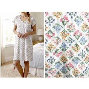 LAURA ASHLEY WOMEN SHORT SLEEVE NIGHTGOWN 1X SPRING WILDFLOWERS SUPER SOFT 36"